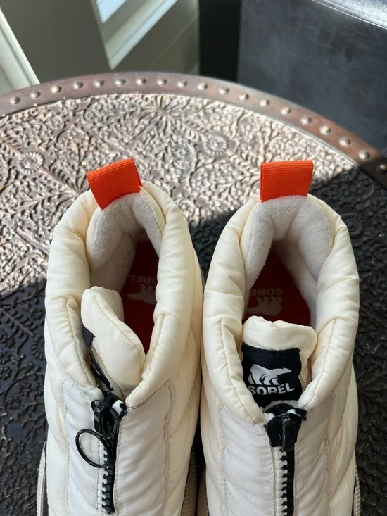 SOREL OUT N ABOUT III PUFFY ZIP WATERPROOF BOOTS IN CHALK 8.5 - Picture 9 of 11